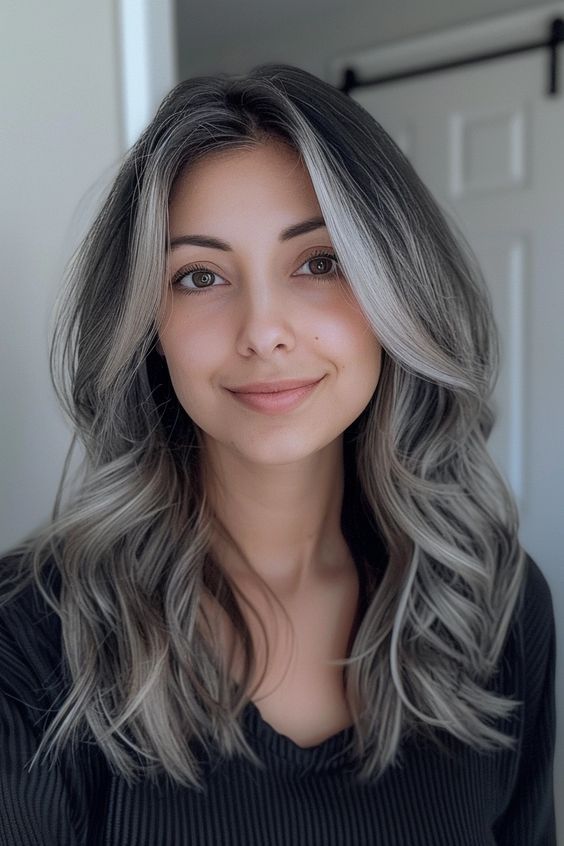 40 Silver Hairstyles That Look Amazing on Anyone Flos Blog Aging Gracefully Silverhair Highlights That Looks Amazing