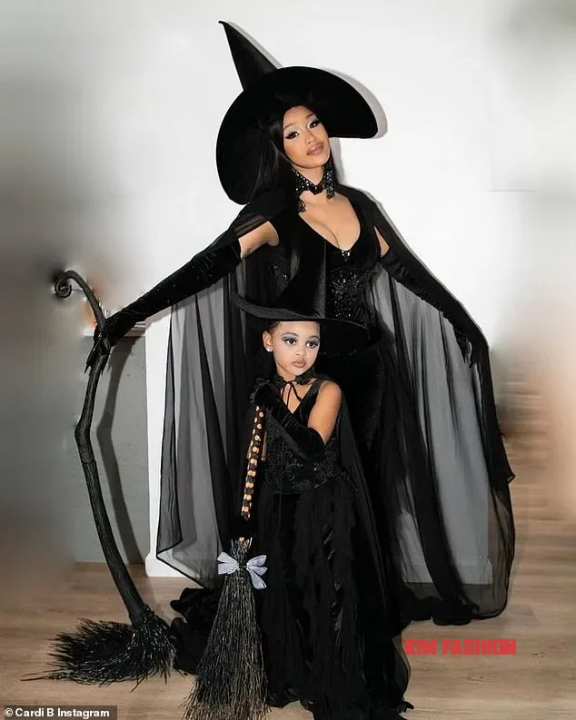 49894143 10151919 image a 8 1635756399685 30 Iconic Halloween Costume For Party