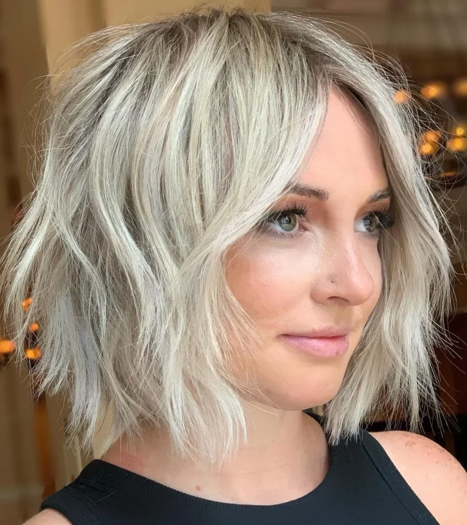 1 short layered hair ideas CTQFEiWP0pk 15 Short Elegant Hairstyles That Radiate Sophistication