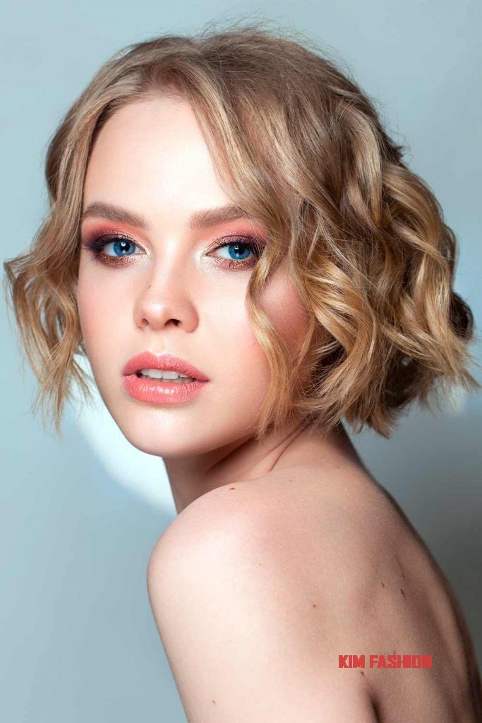 beach waves short hair bronde bob 683x1024 1 15 Short Elegant Hairstyles That Radiate Sophistication