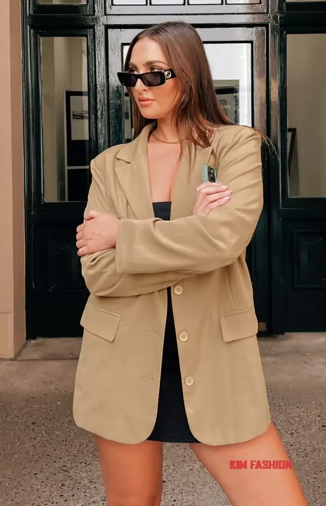 Cream oversized blazer Business outfit idea