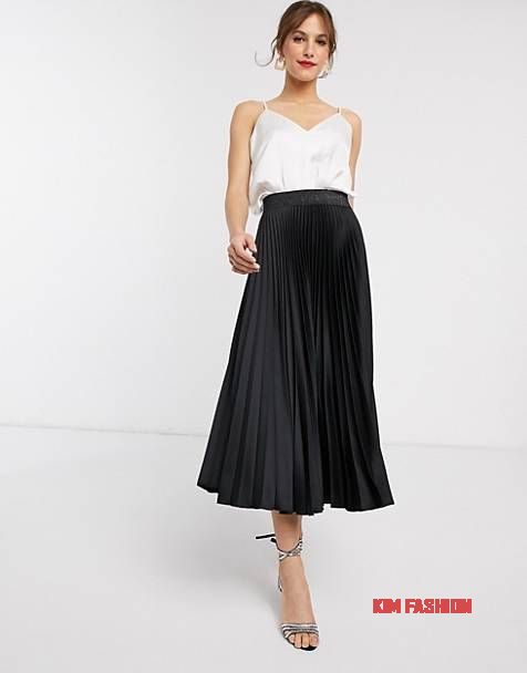 Black midi skirt Outfit for Wedding Guest with White sleeveless blouse Black pumps Heels and a White clutch Purse Skirt Outfit for Wedding Guest