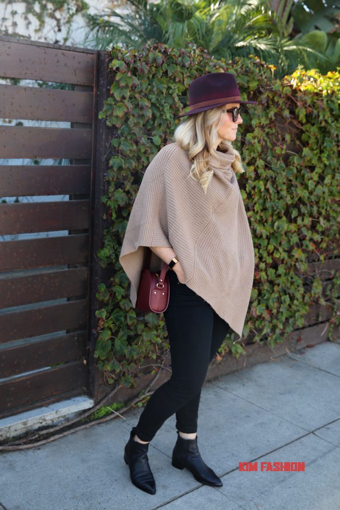 Poncho Sweater Outfit w. Jeans 3 40 Autumn Wardrobe: Trendy Fall Fashion Ideas