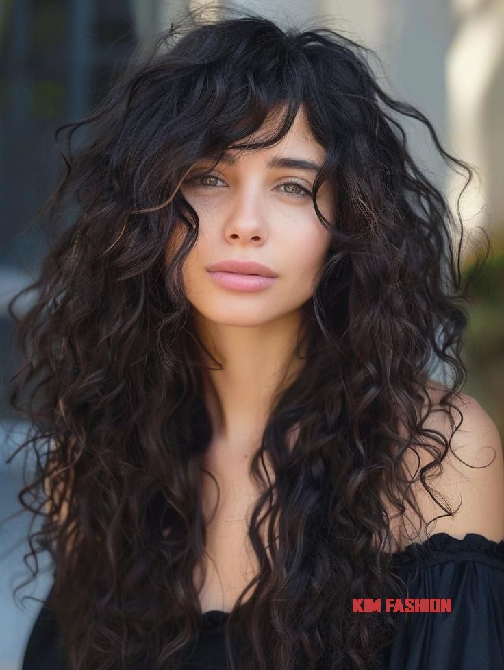 Long Curly Hair: Tips for Reducing Frizz
