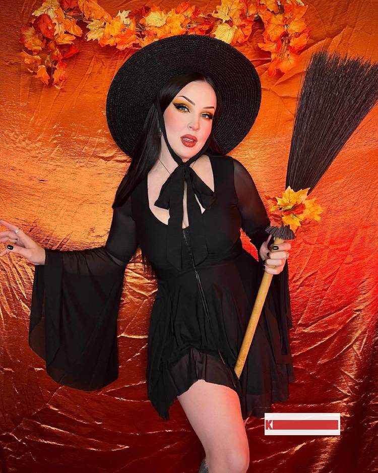 Best Witch Halloween Costume Ideas 12 Best Witch Halloween Costume Ideas