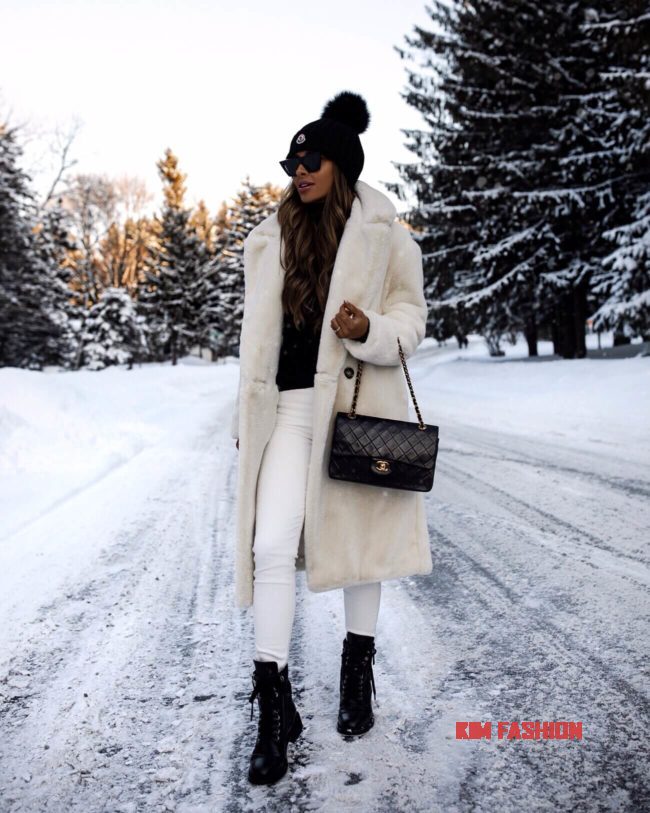 Fashion blogger snow outfit 650x813 1 Cute Winter Aesthetic Outfits